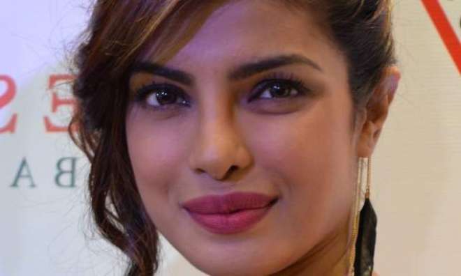 پریانکا-چوپڑا-سوشل-میڈیا-پر-تشہیر-کے-بھی-کروڑوں-روپے-وصول-کرنے-لگیں