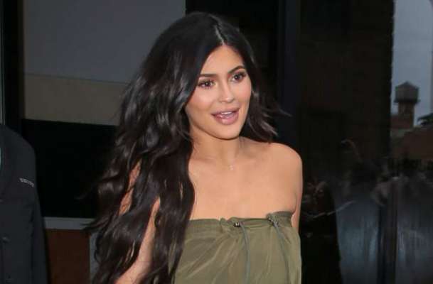 بچے-کی-پیدائش-کے-بعد-دنیا-کی-کم-عمر-ترین-امریکی-ماڈل-و-ٹی-وی-اسٹار-21-سالہ-کایلی-جینر-نے-شادی-کا-فیصلہ-کرلیا