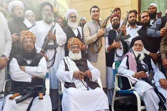 اسلحے-کی-موجودگی-میں-صورتحال-کی-ذمہ-داری-فضل-الرحمان-پرہے،-فردوس-عاشق