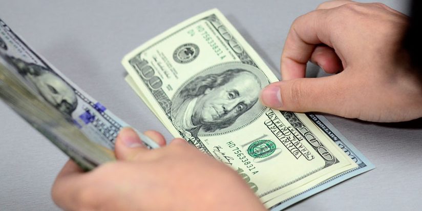 ڈالر-کی-قیمت-چار-ماہ-کی-کم-ترین-سطح-پر-پہنچ-گئی