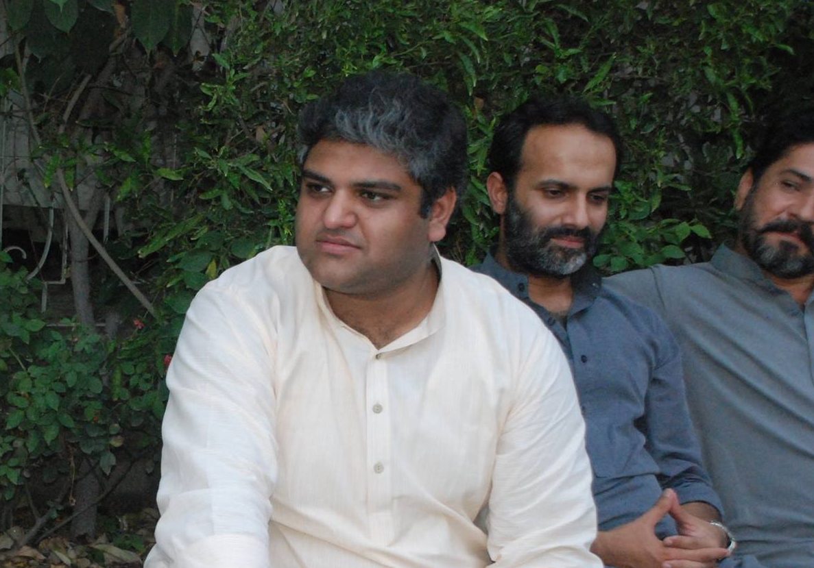 فضل-الرحمٰن-کے-دھرنے-پر-اپوزیشن-تقسیم-ہے:پارلیمانی-سیکرٹری