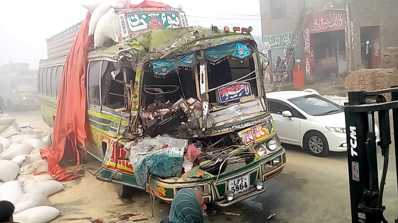 جڑانوالہ-،بے-قابو-بس-ڈرائیور-نے-موٹرسائیکل-سوار-کو-کچل-ڈالا،