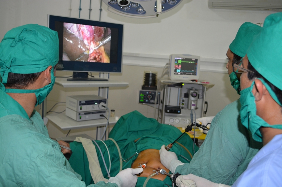 فیصل-آباد،-ینگ-ڈاکٹرز-کامریضوں-کا-آپریشن-کرنے-سے-انکار،-تھیٹر-کو-تالا-لگا-دیا