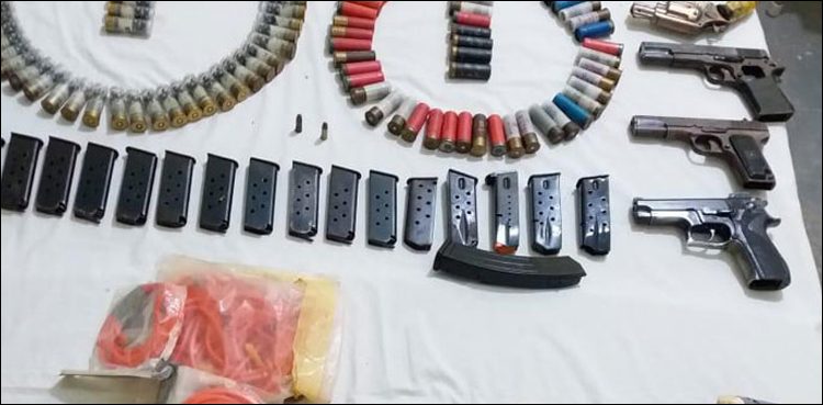 رینجرز-کی-کارروائی-خفیہ-اطلاع-پرمکان-سے-بارودی-مواد،-دستی-بم،-ہتھیار-برآمد