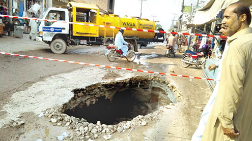 سورج-کنڈ-روڈ-پر-سیوریج-کی-بوسیدہ-لائن-تبدیل-کرنےکا-منصوبہ