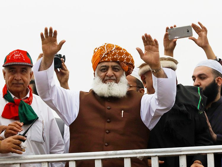 نئے-محاذ-پر-جا-رہے-ہیں،-گرتی-ہوئی-دیواروں-کو-ایک-دھکا-اور-دیں-گے،-فضل-الرحمٰن
