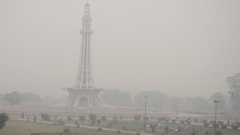 سموگ-میں-اضافہ-،-لاہور-دنیا-بھر-میں-آلودہ-ترین-شہروں-کی-لسٹ-میں-دوسرے-نمبر-پر-آ-گیا
