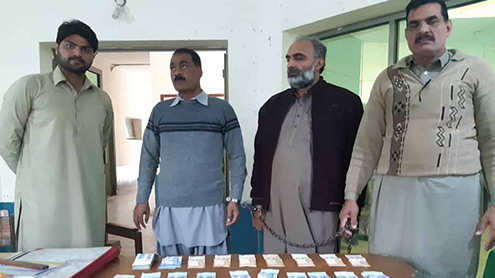 رشوت-لینے-والا-ضلع-کونسل-کا-سپرنٹنڈنٹ-نائب-قاصد-سمیت-گرفتار