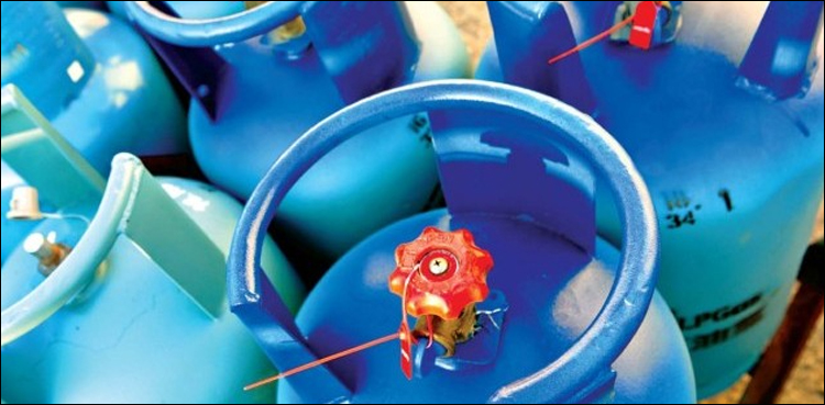 نئے-سال-کی-آمد،-اوگرا-نے-صارفین-پر-ایل-پی-جی-بم-گرانے-کی-تیاری-کر-لی