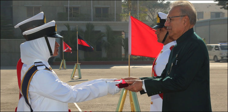 پاک-بحریہ-ملکی-بحری-سرحدوں-کے-تحفظ-میں-بھرپور-کردار-ادا-کر-رہی-ہے:-صدر-مملکت