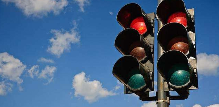 کراچی-کے-50-فی-صد-ٹریفک-سگنلز-خراب،-چالان-کے-80-کروڑ-کہاں-گئے؟