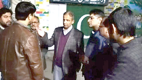 سیوریج-شکایت-،ایم-ڈی-واسا-کا-آغا-پورہ-،منظورآباد-میٹرو-سٹیشن-کا-دورہ