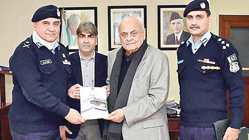 وزیر-داخلہ-کو-اسلام-آباد-پولیس-کی-سالانہ-کارکردگی-رپورٹ-پیش