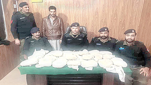 منشیات-سمگلنگ-کی-کوشش-ناکام-،-کار-سے-ایک-من-چرس-برآمد