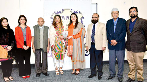 خواتین-کے-ذہنوں-سے-معاشرتی-خوف-دور-کرنا-ترجیح،-کشمالہ-طارق