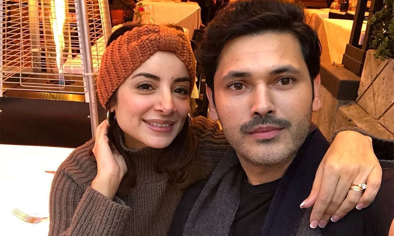 شوہر-کو-بوسہ-دینے-کی-تصویر-پر-تنقید-کرنے-والوں-کو-ثروت-گیلانی-کا-کرارا-جواب