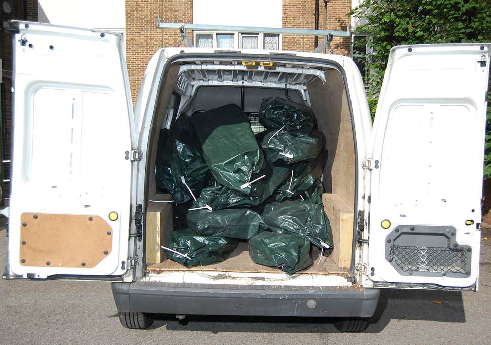 کراچی،-ڈاکو-کیش-وین-سے-20-لاکھ-روپے-لوٹ-کر-فرار