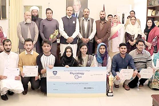 فزایولوجی-کوئز-مقابلہ-،نشتر-یونیورسٹی-کے-طلبہ-میں-انعام-تقسیم