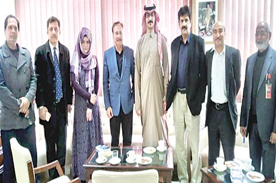 سعودی-سفارتکار-کا-پی-ٹی-وی-نیوز-سینٹر-کا-دورہ-،بریفنگ-لی