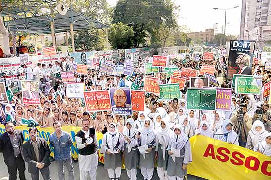 تعلیمی-سیشن-میں-تبدیلی-کے-خلاف-نجی-اسکولوں-کا-احتجاج