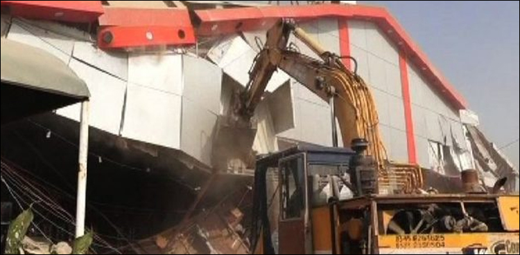 سپریم-کورٹ-کے-احکامات-،-پی-آئی-اے-پلانیٹیریم-میں-بنے-شادی-ہال-گرانے-کا-عمل-جاری