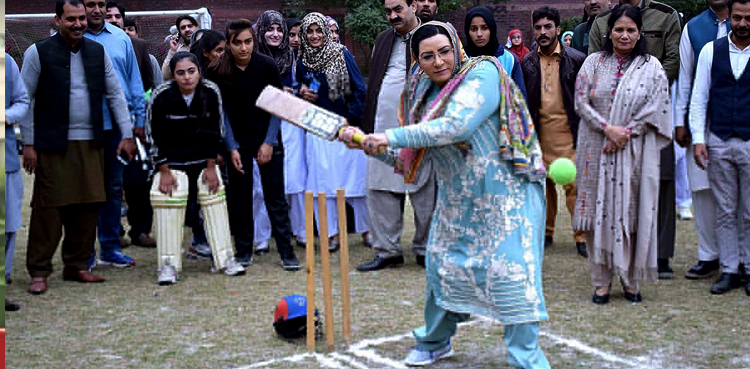 میں-خود-بھی-ایک-کرکٹر-ہوں،-فردوس-عاشق-اعوان