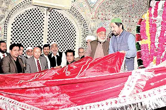 اولیا-کرام-نے-ہمیشہ-مذہبی-ہم-آہنگی-کادرس-دیا:گورنر-سرور