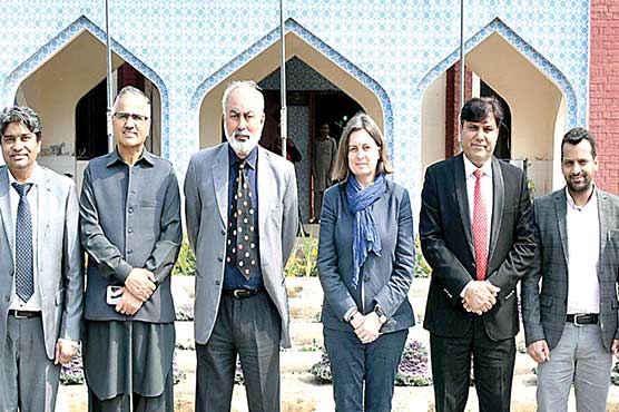 وی-سی-منصور-اکبر-کنڈ-ی-سے-ایلئن-فرانسے-کی-ڈائریکٹریس-میڈم-لوبرٹن-کی-ملاقات