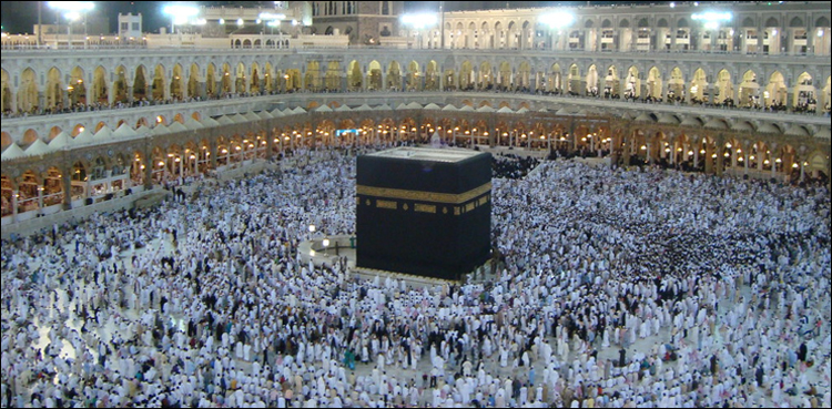 مسجد-الحرام-میں-عشاء-کی-اذان-کے-وقت-انوکھا-واقعہ