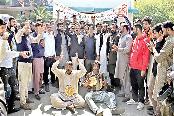 مہنگائی-کیخلاف-ایپکا-کا-پبلک-ہیلتھ-انجینئرنگ-میں-مظاہرہ