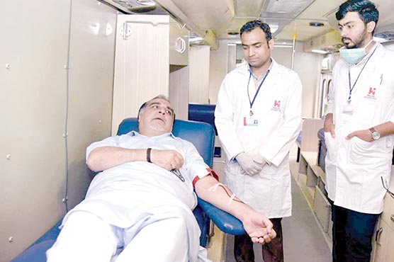 گورنر-کی-جانب-سے-تھیلے-سیمیاکے-مریض-بچوں-کیلئے-خون-کاعطیہ