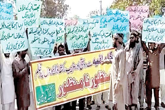 چونیاں:بھتہ-مافیا،ٹریفک-پولیس-کیخلاف-رکشہ-ڈرائیورز-کا-احتجاج