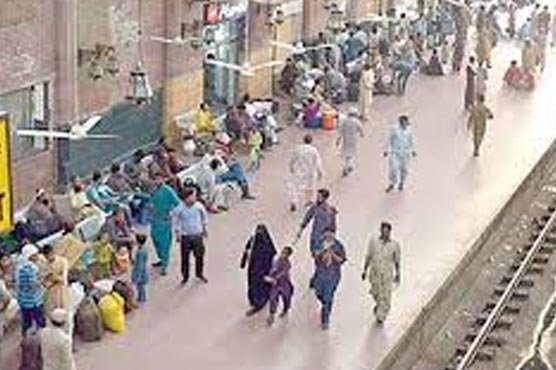 متعدد-ٹرینیں-گھنٹوں-تاخیر-کا-شکار