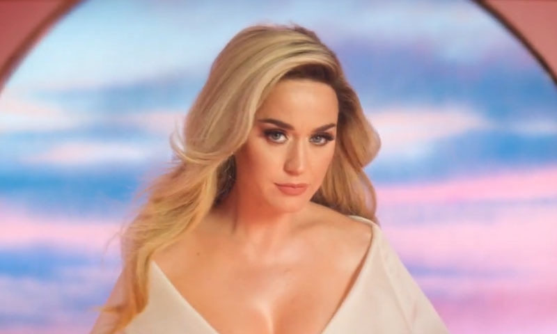 کیٹی-پیری-کا-میوزک-ویڈیو-کے-ذریعے-حاملہ-ہونے-کا-اعلان