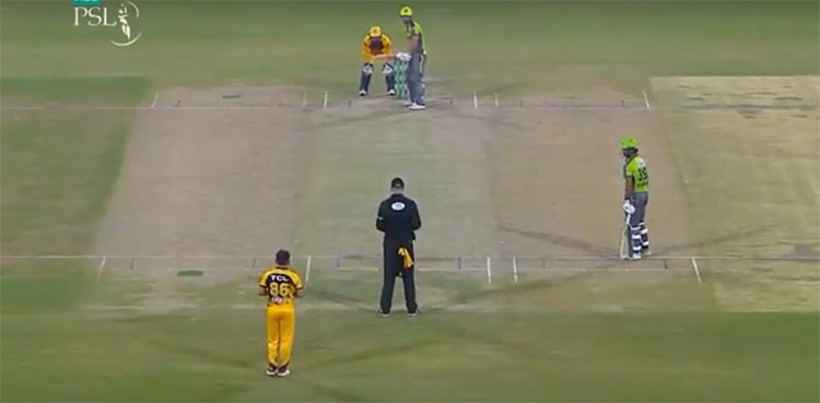 لاہور-نے-سنسنی-خیز-مقابلے-کے-بعد-پشاور-کو-شکست-دیدی