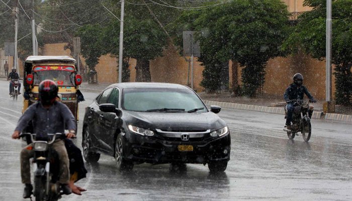 بارش،-شہر-کے-مختلف-علاقوں-میں-بجلی-کی-فراہمی-گھنٹوں-معطل