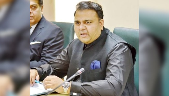 ’چاند-دیکھنے-کیلئے-لوگوں-کو-اکھٹا-کرنے-کی-ضرورت-نہیں‘-فواد-چوہدری