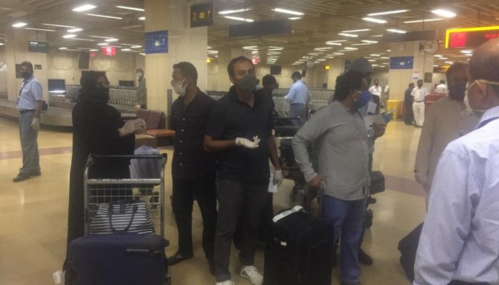 سری-لنکا-اور-دبئی-سے-محصور-پاکستانیوں-کی-کراچی-آمد