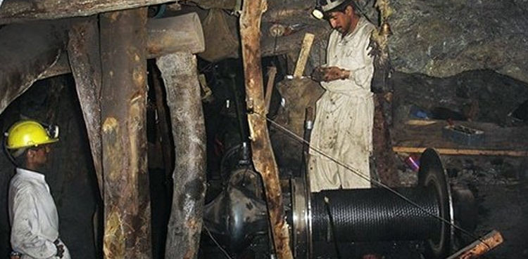 صوبائی-حکومت-کا-لاک-ڈاؤن-میں-پھنسے-کان-کنوں-کو-گھروں-تک-پہنچانے-کا-فیصلہ