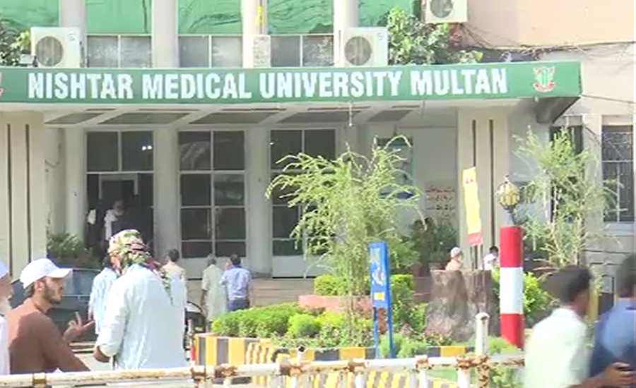 سید-علی-حیدر-گیلانی-کانشتر-ہسپتال-کا-دورہ‘حفاظتی-کٹس‘ماسکس-وائس-چانسلر-کے-حوالے-کیا