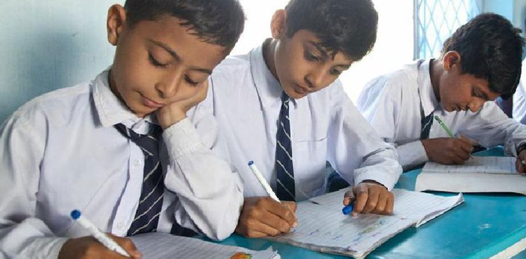 والدین-کیلئے-خوشخبری،-چھٹیوں-کے-دوران-اسکول-فیسوں-کے-حوالے-سے-بڑا-اعلان