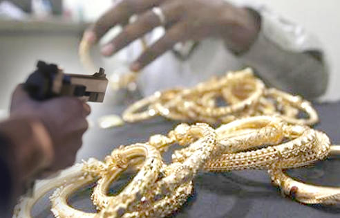 ڈاکوؤں-نے-گھر-سے35لاکھ-روپے,12تولے-زیورات-لوٹ-لئے