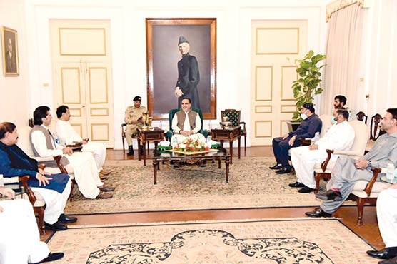 ٹڈی-دل-کے-خاتمے-کیلئے-اقدامات-کر-ر-ہے-ہیں،-گورنر