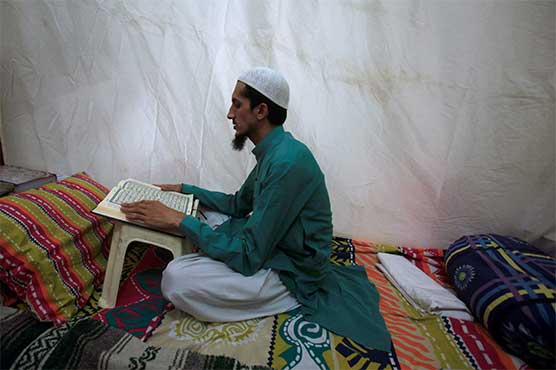 مردوں-کا-گھروں-میں-اعتکاف-بیٹھنا-جائز-نہیں:-جامعہ-نعیمیہ-کا-فتویٰ