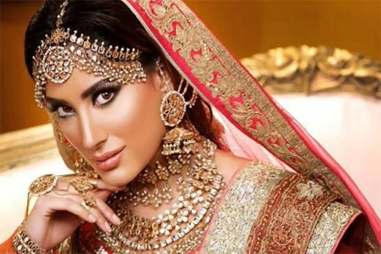 تصویر-اور-رومانوی-شعر،-مہوش-حیات-کی-شادی-کی-قیاس-آرائی