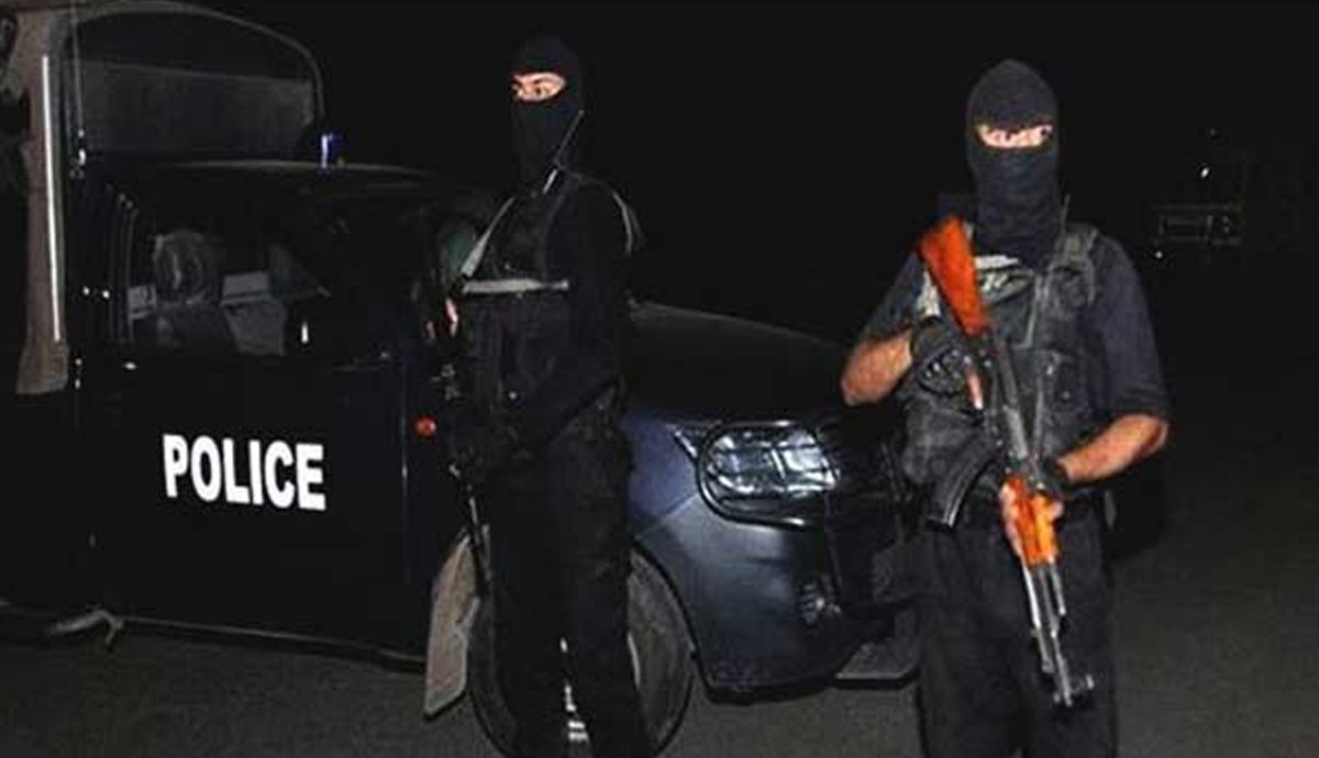 کراچی:-شکار-پور-پولیس-کی-گھر-پر-چھاپے-کے-دوران-لوٹ-مار