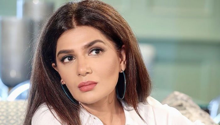 بالی-وڈ-کے-بعد-پاکستان-شوبز-انڈسٹری-میں-بھی-اقرباپروری-کے-خلاف-آوازیں-اٹھنے-لگیں