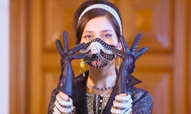 ورچوئل-فیشن-شو-میں-زارا-عابد-اور-کورونا-سے-لڑنے-والے-ڈاکٹرز-کو-خراج-تحسین-پیش