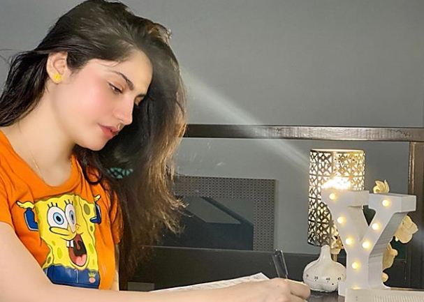 نیلم-منیر-نے-خواتین-کے-حق-میں-آواز-بلند-کردی