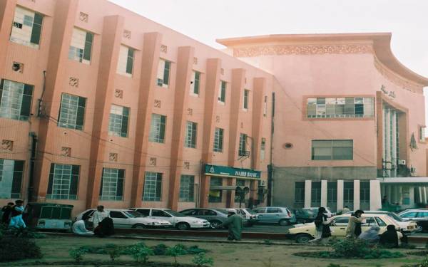 ملتان-کا-نشتر-ہسپتال-کورونا-مریضوں-سے-بھر-گیا،-مزید-گنجائش-ختم